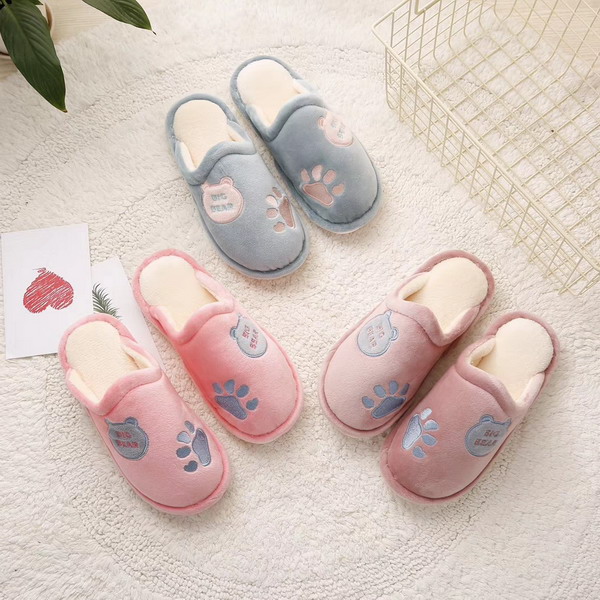 Women's Warm Slippers With Bear Embroidery