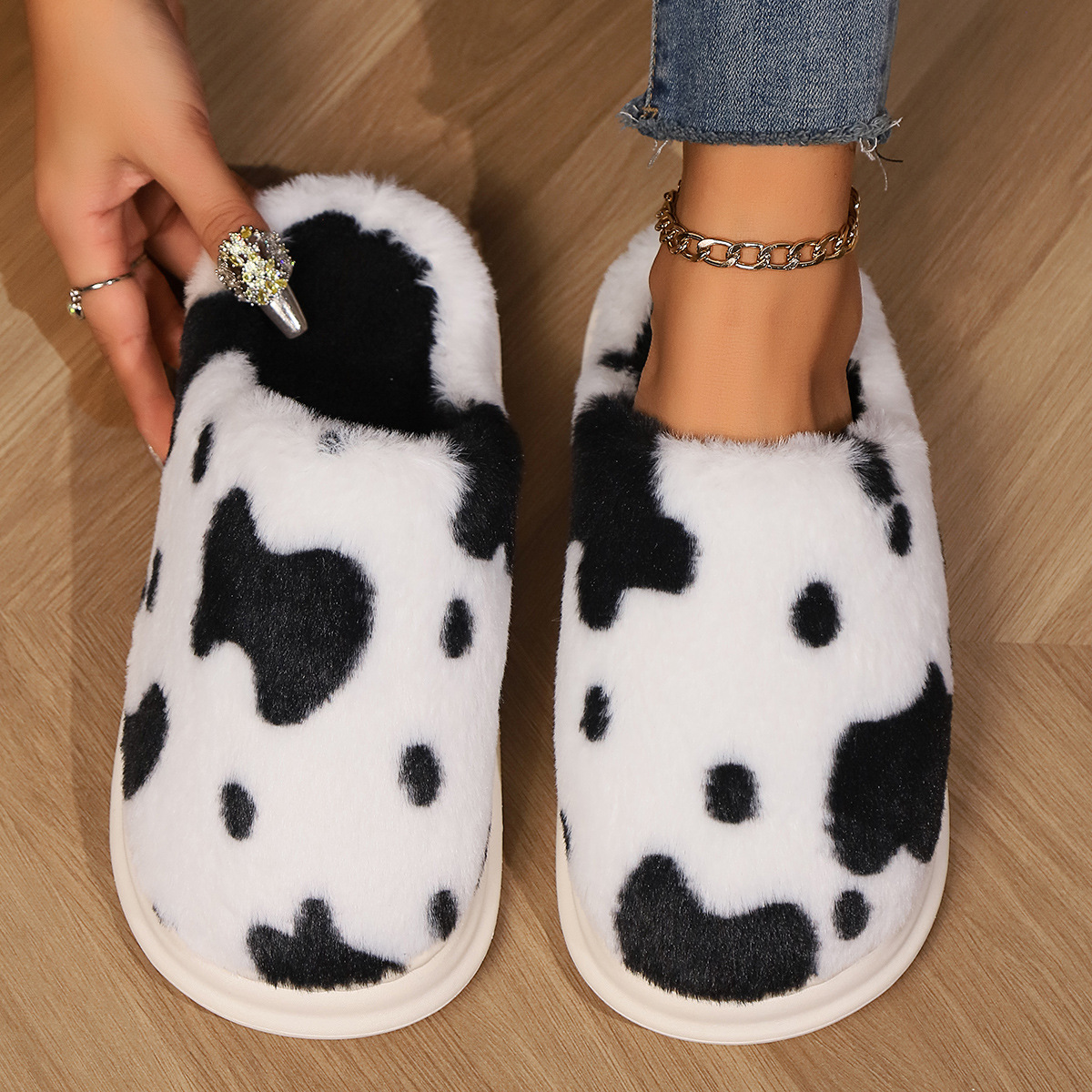 Men's Warm Slippers With Cow Design
