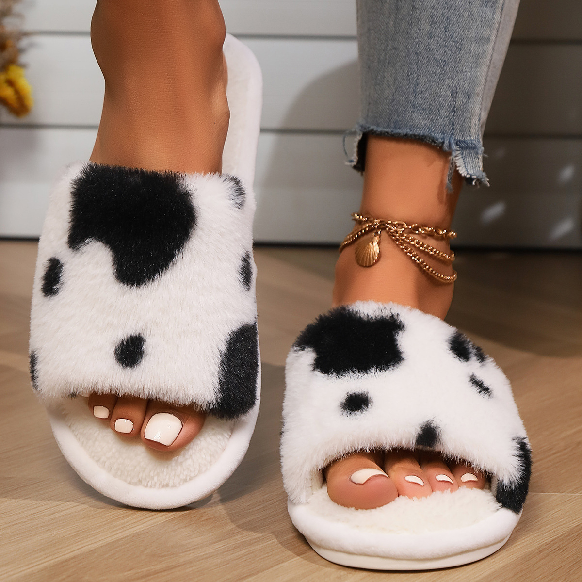 Men's Open Toe Slipper With Plush Upper Cow Design