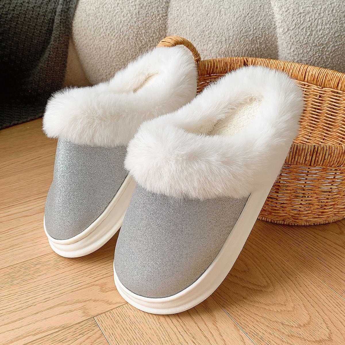 Women's Warm Slippers With Glitter Upper Plush Collar