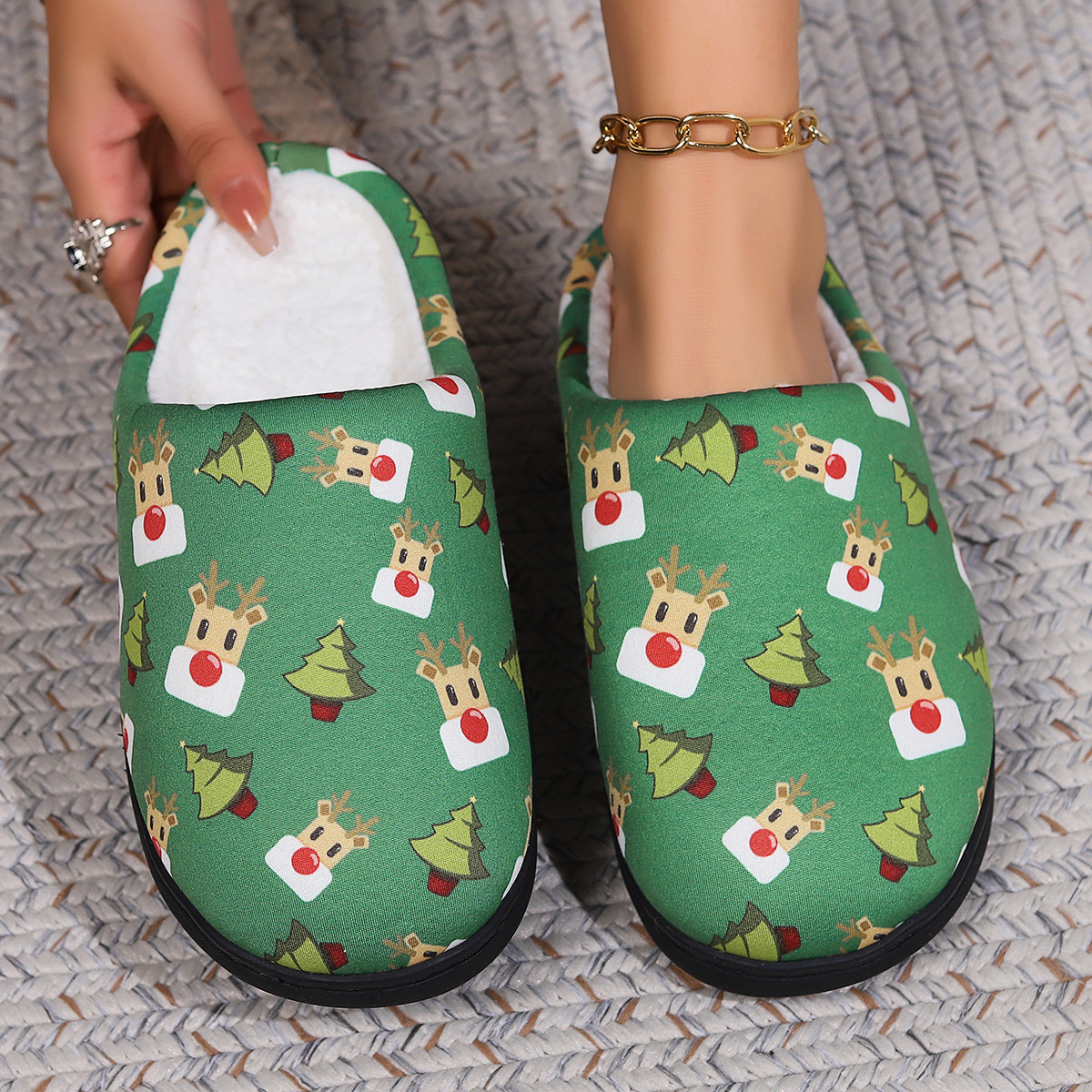 Christmas Warm Slippers With Xmas Elements Printed Upper Plush Inside