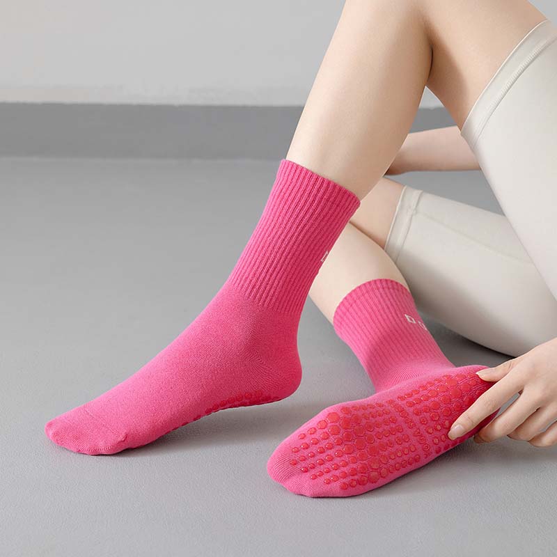 Women's Fitness Floor Socks Trendy Mid-Calf Yoga Socks Sports Socks Sweat-Absorbent and Breathable Shark Leggings Socks Pilates Socks