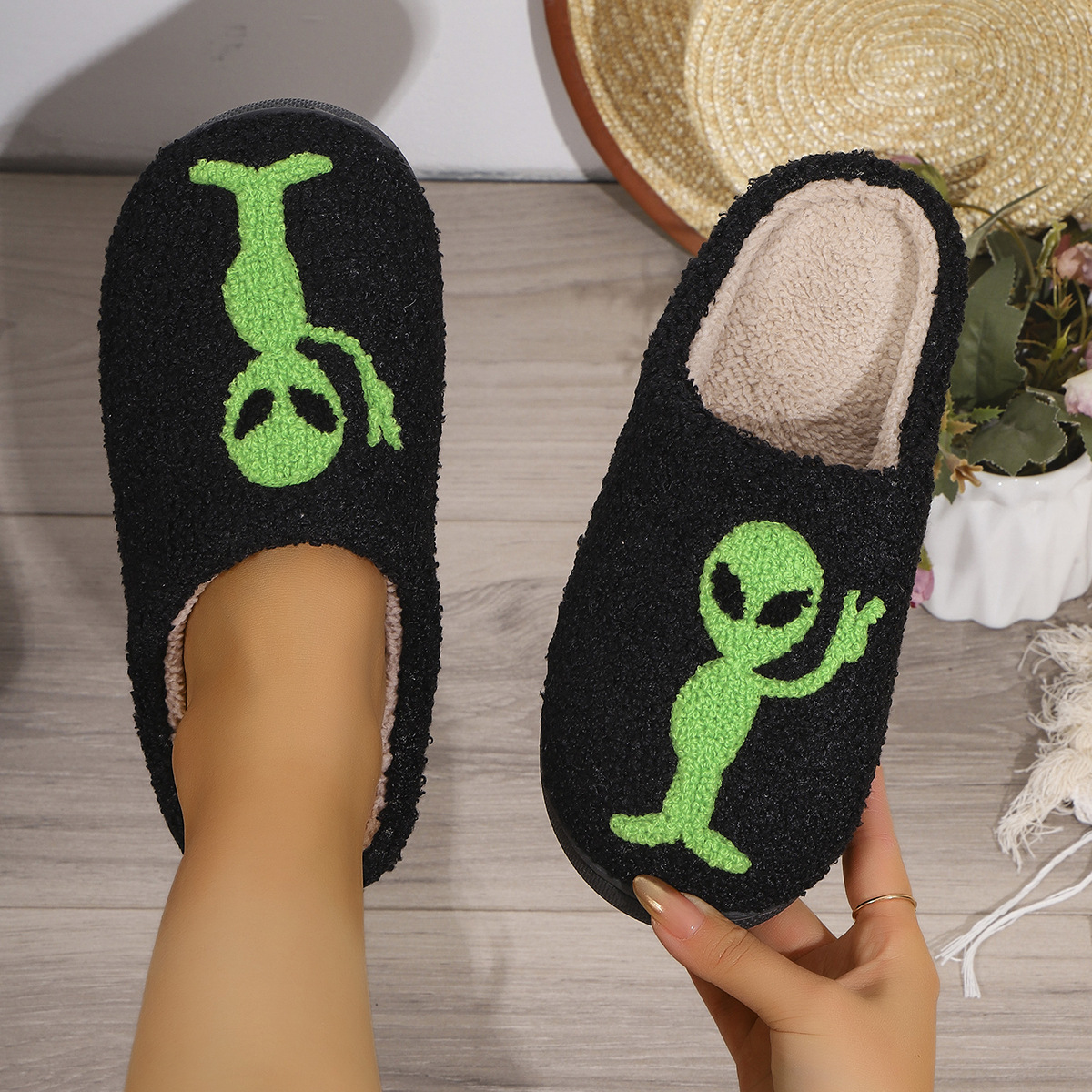 UFO Design Promotion Plush Warm Slippers Cotton Comfortable Women's Slipper for House Floor